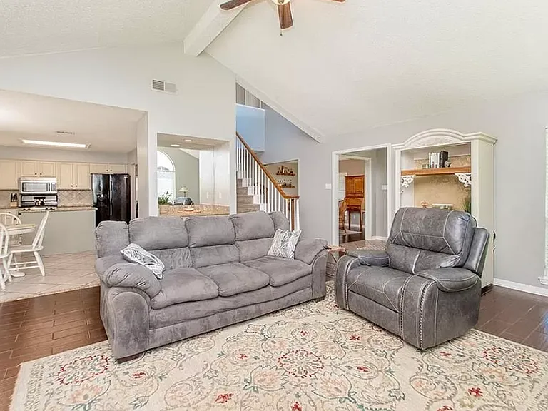 105 Larchwood Dr — Photo 31