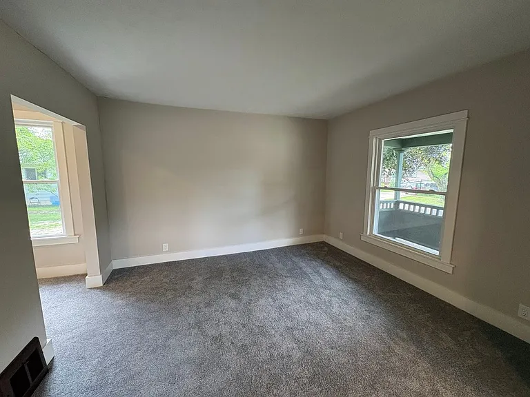 941 Carnegie Ave — Photo 3