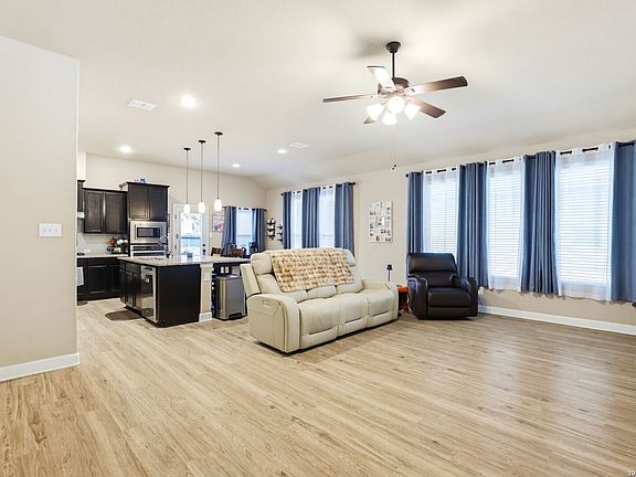 4th image of 911 Highland Vista