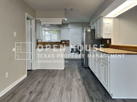 5th image of 11942 Hillbrook Dr