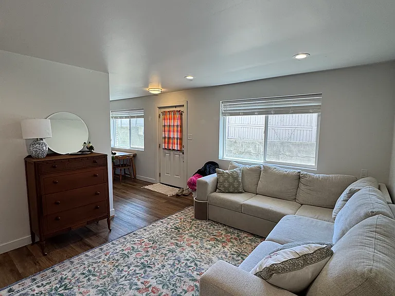 232 N H St — Photo 6