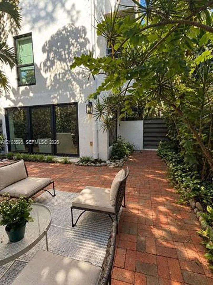 3042 SW 27th Ave th 8, Miami, FL 33133 — Photo 2