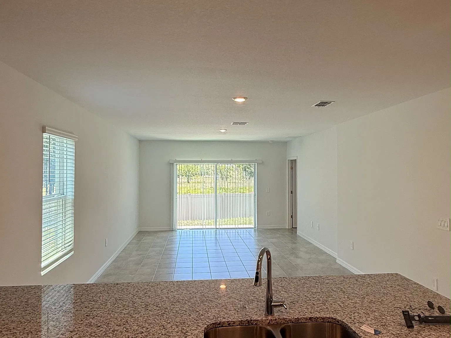 3 bed, 1603 sqft, $2,100 — Photo 4