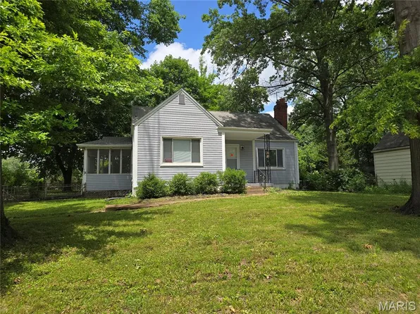 2333 Gardner Dr, Saint Louis, MO 63136