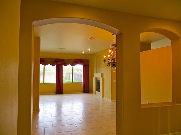 Livingroom/diningroom entry