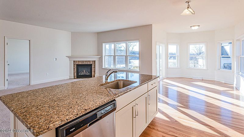 3rd image of 31 Farmington Court