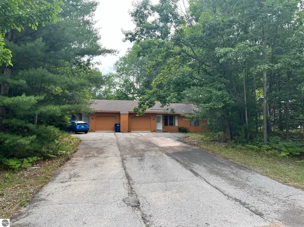 4370 Eagle Crest Dr, Williamsburg, MI 49690