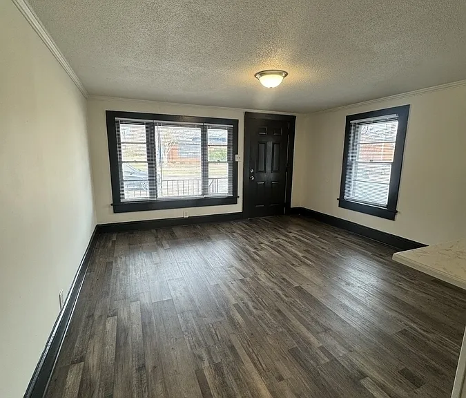 1417 W Bank St — Photo 3