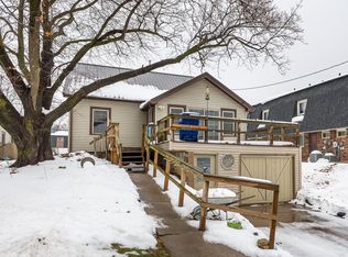 1015 Rockdale Rd, Dubuque, IA 52003