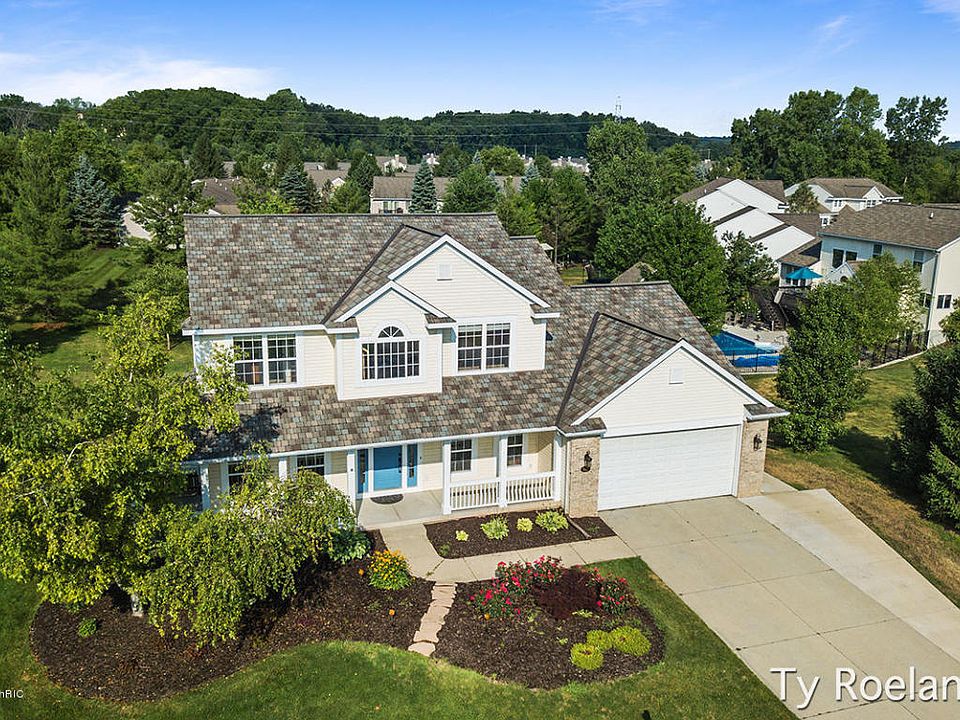 1st image of 567 Longwood Dr SE