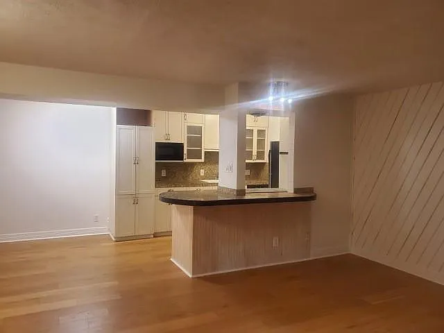2 bed, 1.5 bath, 1121 sqft, $1,900 — Photo 3