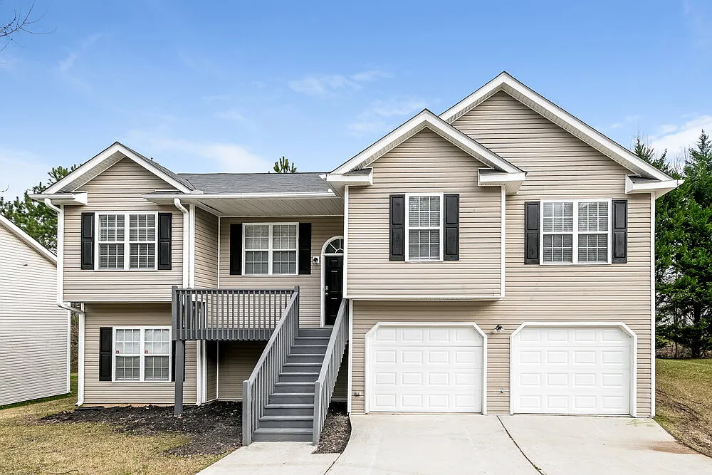 3 bed, 2.0 bath, 1367 sqft, $2,640 — Photo 1