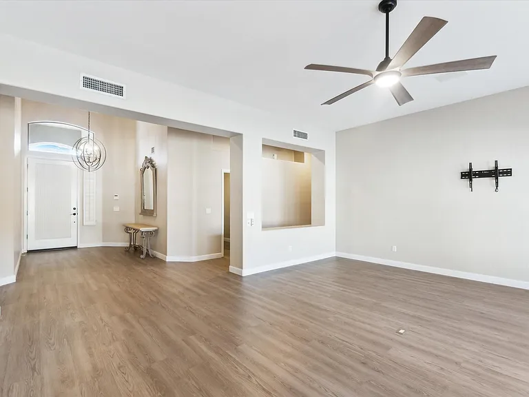 5222 E Danbury Rd — Photo 3