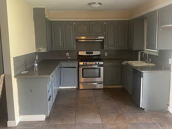 3rd image of 2512 Central Blvd