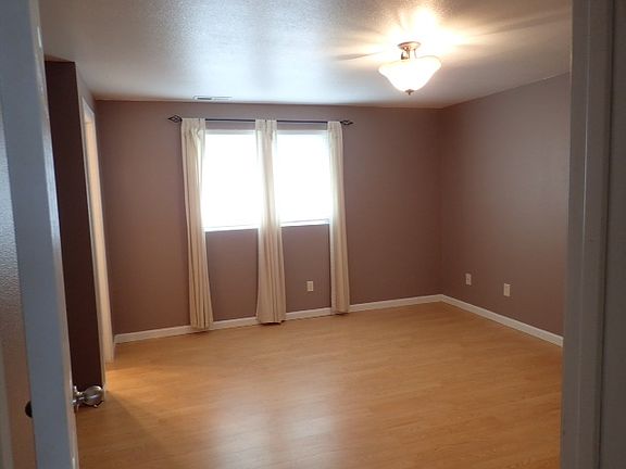 2nd image of 4921 Holly Way