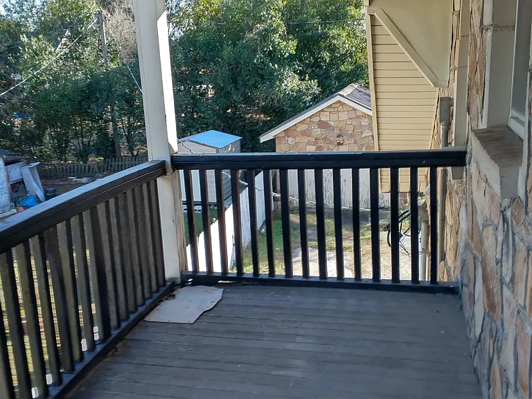 702 E 6th St #2 — Photo 9
