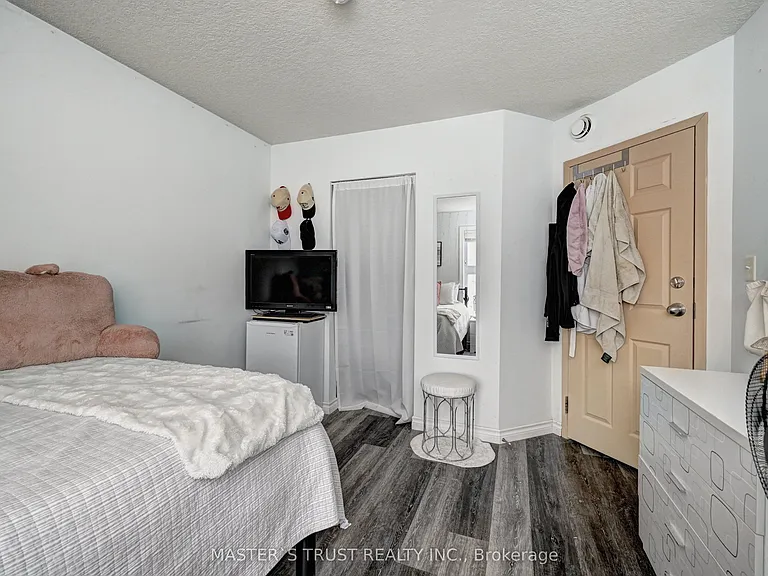 81 Columbia St W #12 — Photo 18