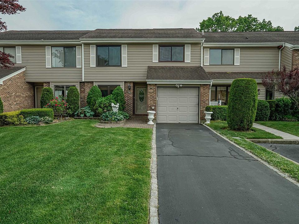 1st image of 260 Pond View Ln