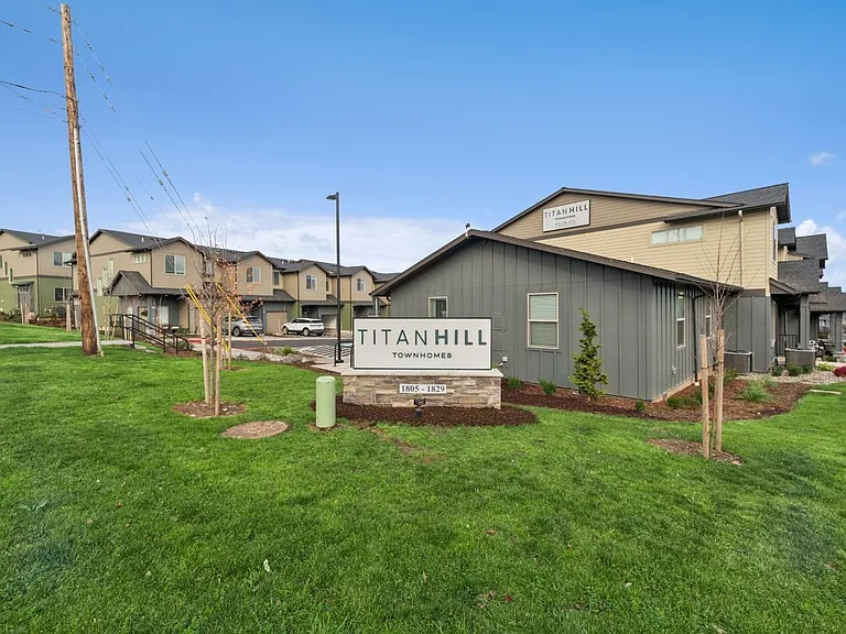 Titan Hill Townhomes — Photo 31