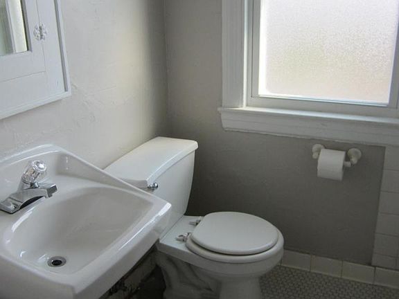 2nd image of 1682 Elbur Ave APT 07