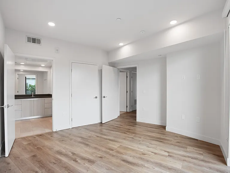 740 South Ridgeley — Photo 37
