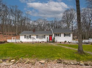 345 Rock Ridge Rd, Fairfield, CT 06824