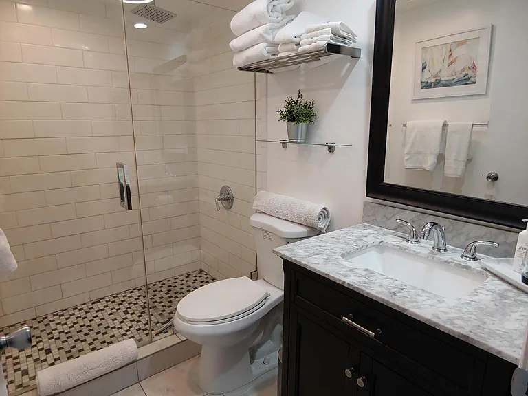 707 W 4th St #12 — Photo 11