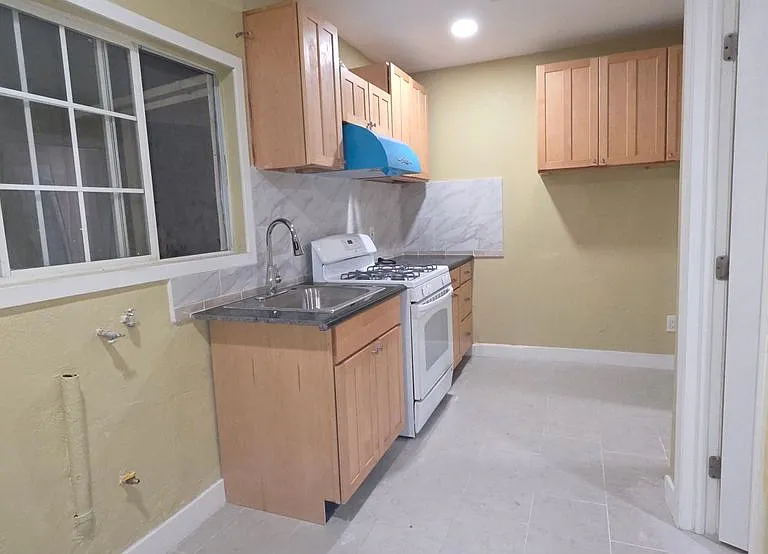 705 N Gunther St — Photo 1