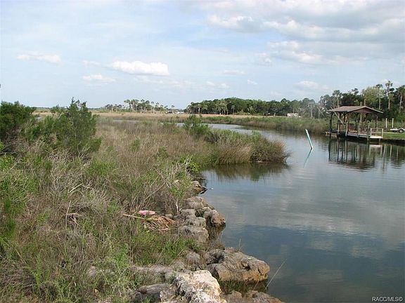 3rd image of 525 N Lake Cir