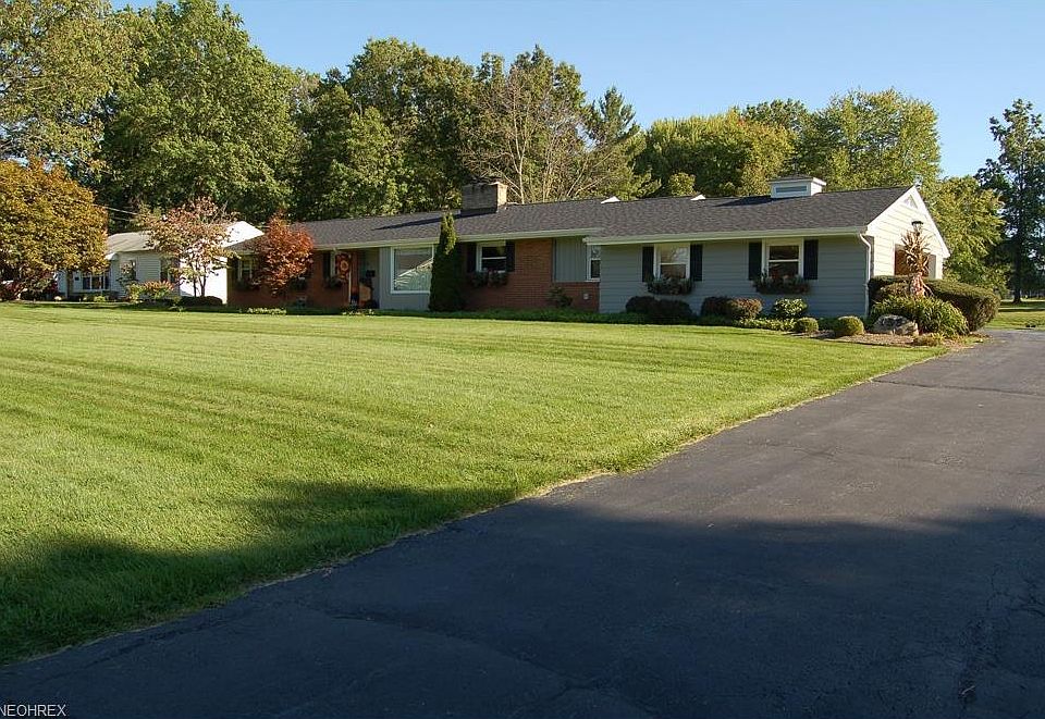 1st image of 155 Brookpark Dr