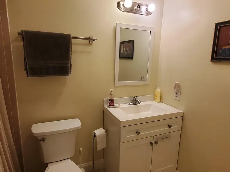 665 Rose Hollow Dr #B — Photo 10