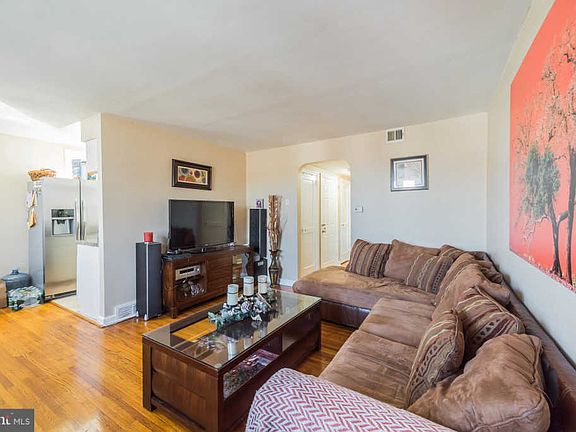 3rd image of 2222 Longshore Ave
