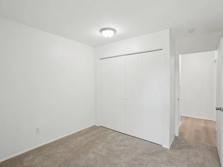 Taylor Gardens Apartments — Photo 15