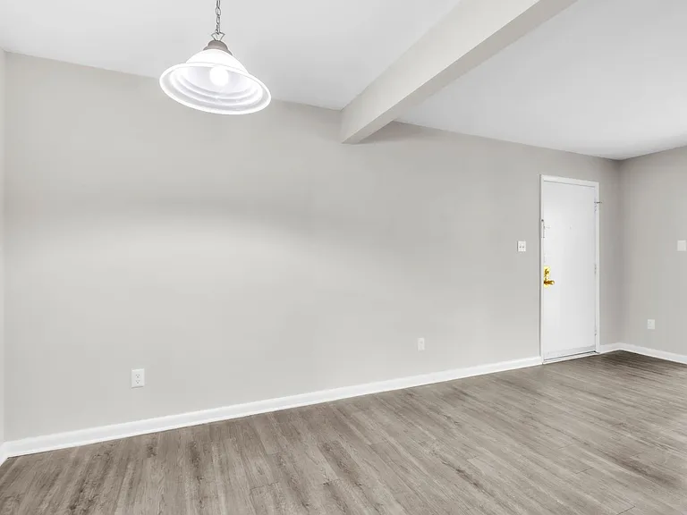 Country Creek Apartments — Photo 8