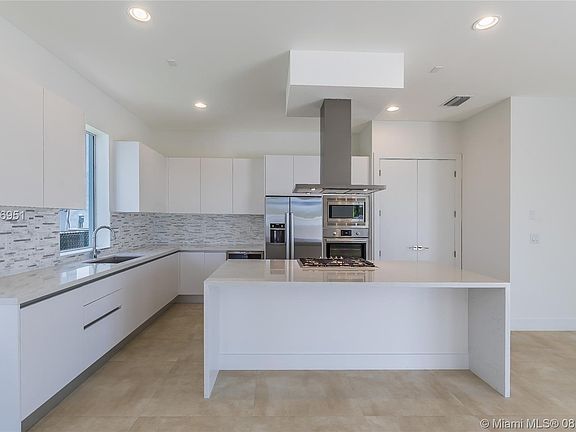 5th image of 10091 NW 77th St