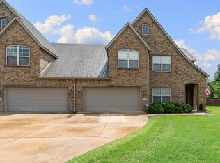 4017 N Meadow View Dr, Fayetteville, AR 72703