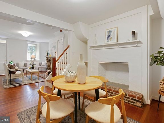 NOTE: This photo shows a VERY SIMILAR nearby house that was staged and photographed for sale. It's almost identical to the rental house.