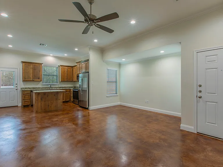 104 Patriot Cir #104 — Photo 4