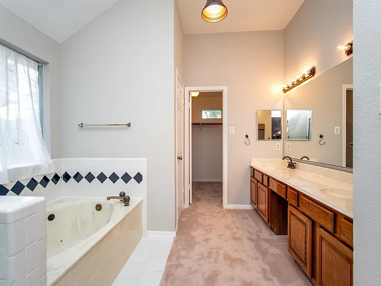 2710 Double Lake Dr — Photo 32