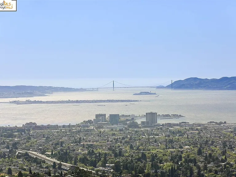 6100 Skyline Blvd — Photo 15