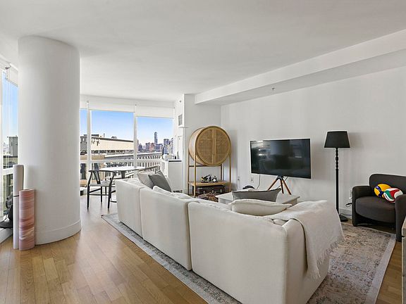 3rd image of 77 Hudson St APT 1704