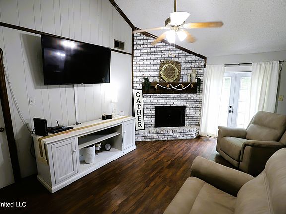 3rd image of 8233 Lake Shore Dr W