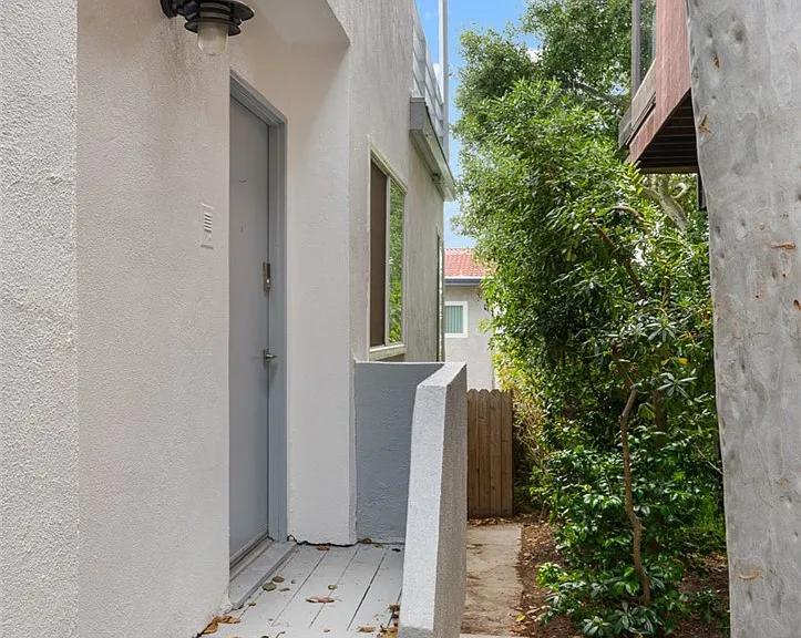 1059 Miramar St — Photo 40