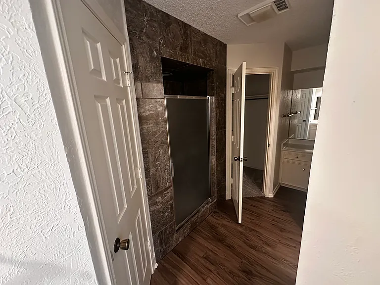 2724 Southpark Ln — Photo 13