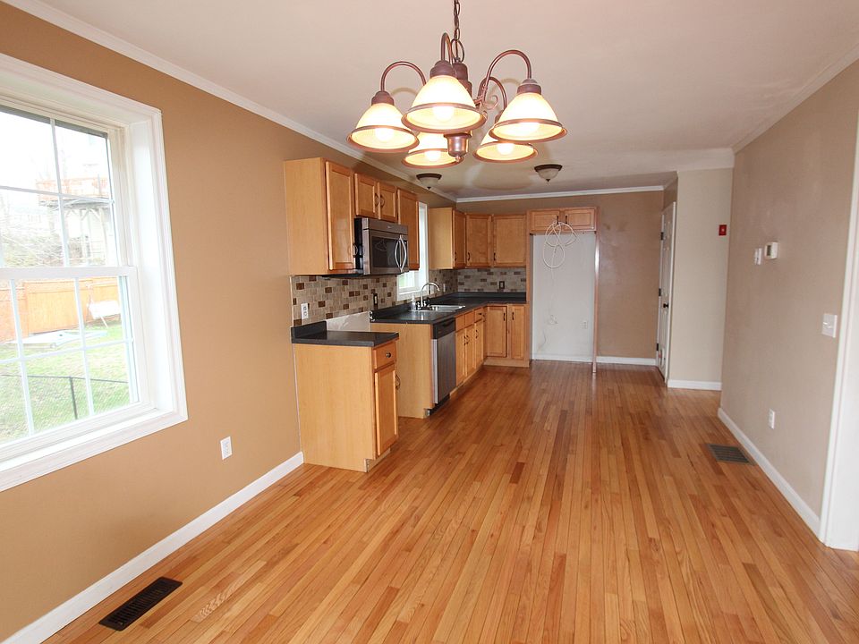 2nd image of 108 Stoneview Rd