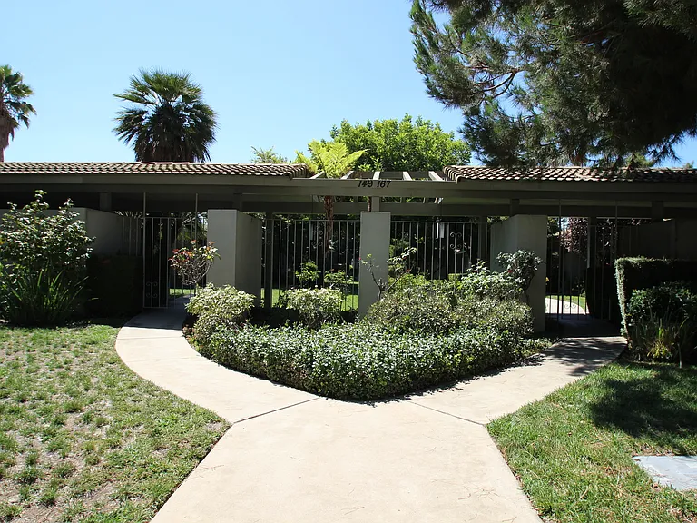 All units 2 Bedroom , 2 baths — Photo 11