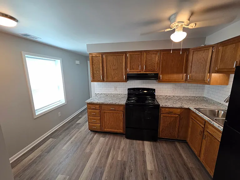 923 Rose Hill Ave #1 — Photo 8