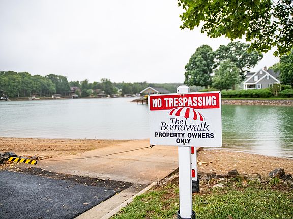3rd image of 92 Boardwalk Dr