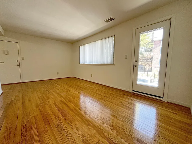HIckory Heights Apartments — Photo 31
