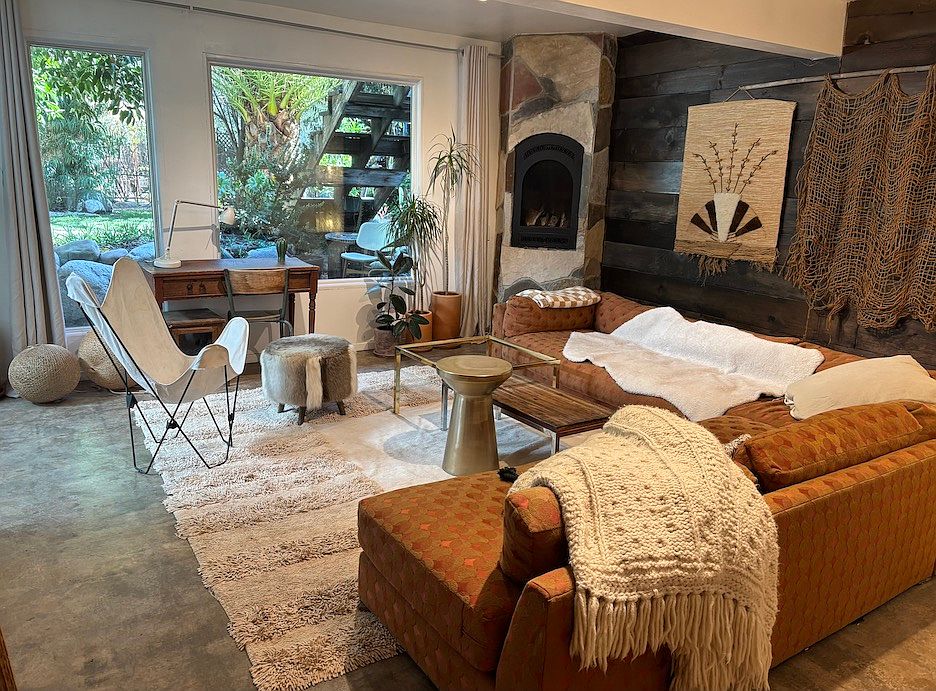 Living Room with gas fireplace